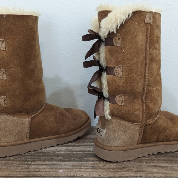 UGG Big Girls Bailey's Tall Boots with Three Bows, Sz 4, is a 6 in Women… - Picture 10 of 11
